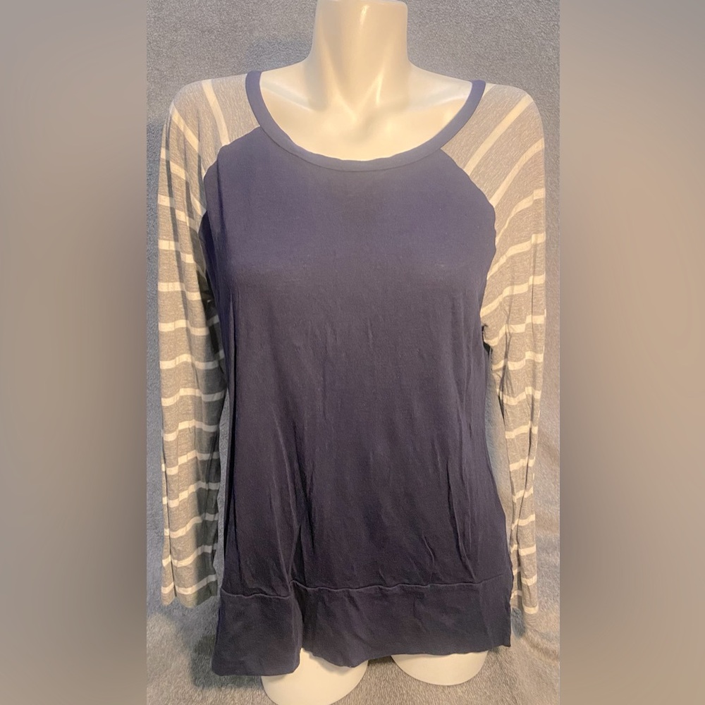 “Gap” Long Sleeve Top
Size- large